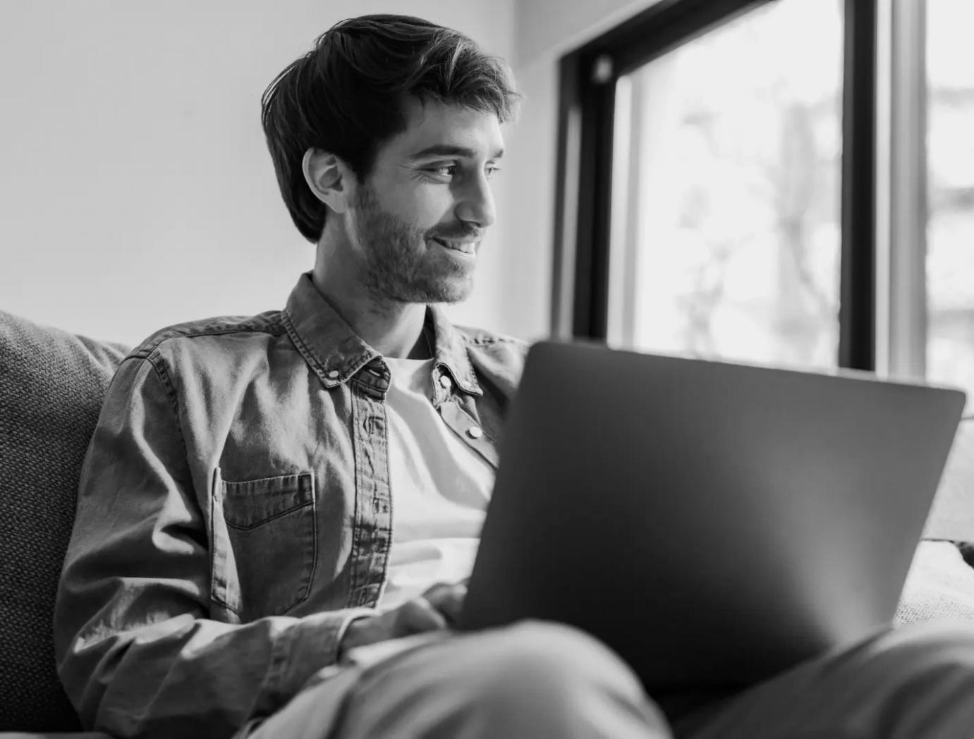 Programação de processamento de linguagem natural — ambiente de trabalho com código e análise textual